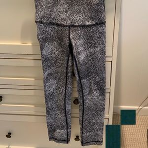 Lululemon high waisted crop legging